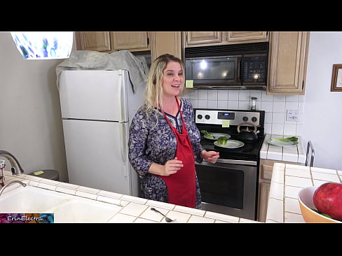 ❤️ Madrastra ordeñándole en la cocina antes de su cita ☑ Super porno en es.porno-flix.ru ❌️